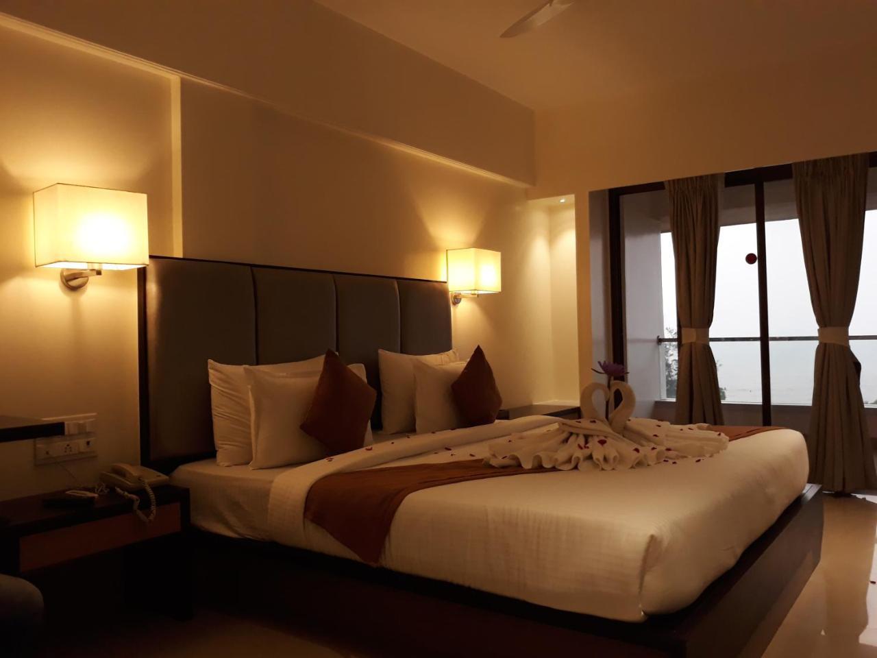 Abhishek Beach Resort And Spa Ganpatipule Dış mekan fotoğraf