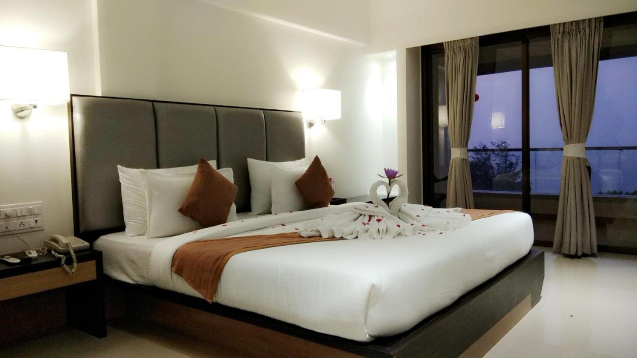 Abhishek Beach Resort And Spa Ganpatipule Dış mekan fotoğraf